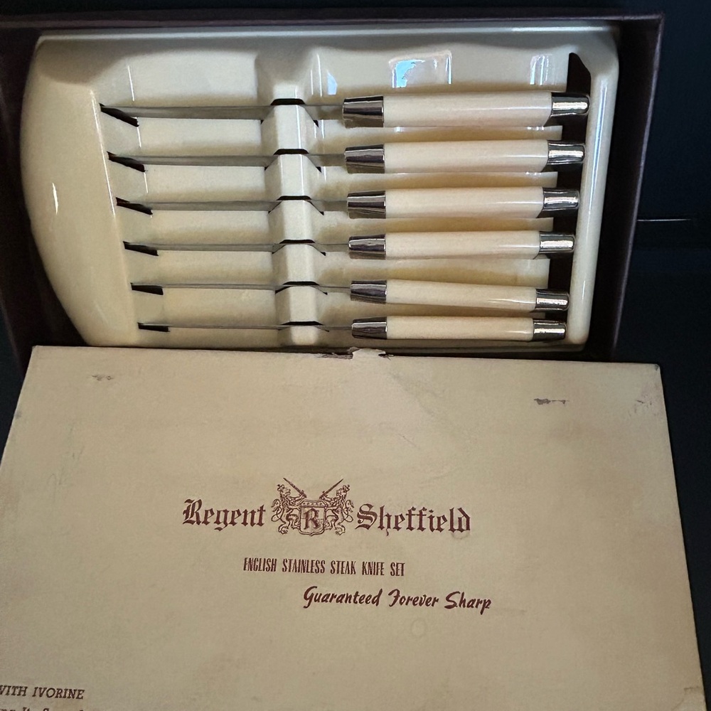 Regent Sheffield 6 Steak Knife Set Lustrex Handles Ivorine Hanging Tray/Box - Picture 8 of 8